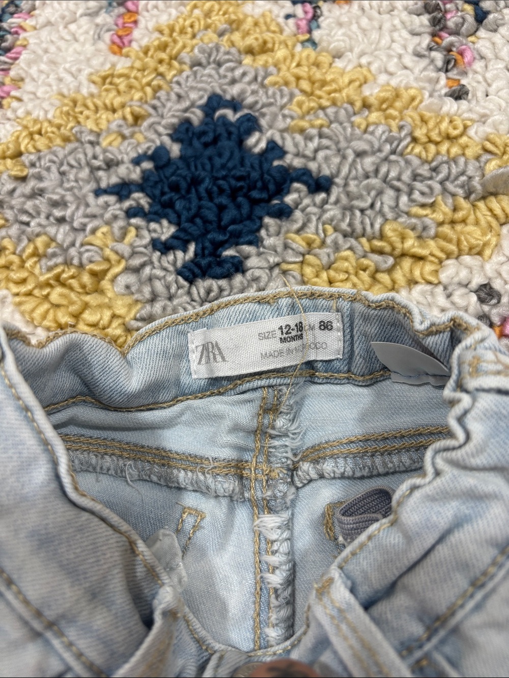 Zara Ripped Jeans - Picture 2 of 3